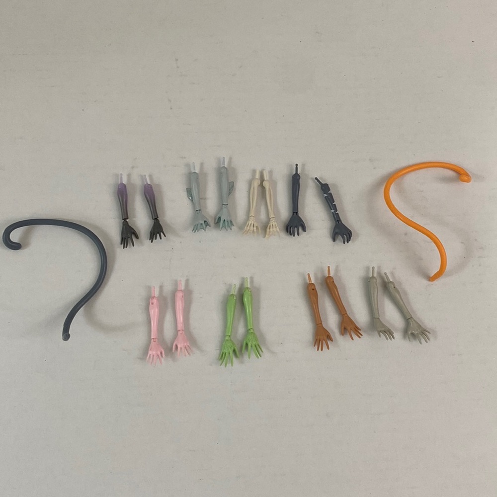 Monster High Replacement Arm Lot of 8 Pairs 2 tails